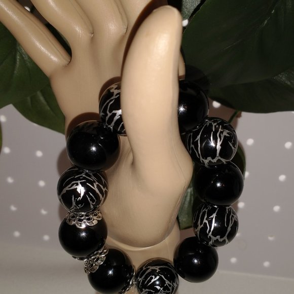 Necklace | Bracelet | Earring | Black and Silver | Chunky Beaded Necklace Set - Picture 13 of 13